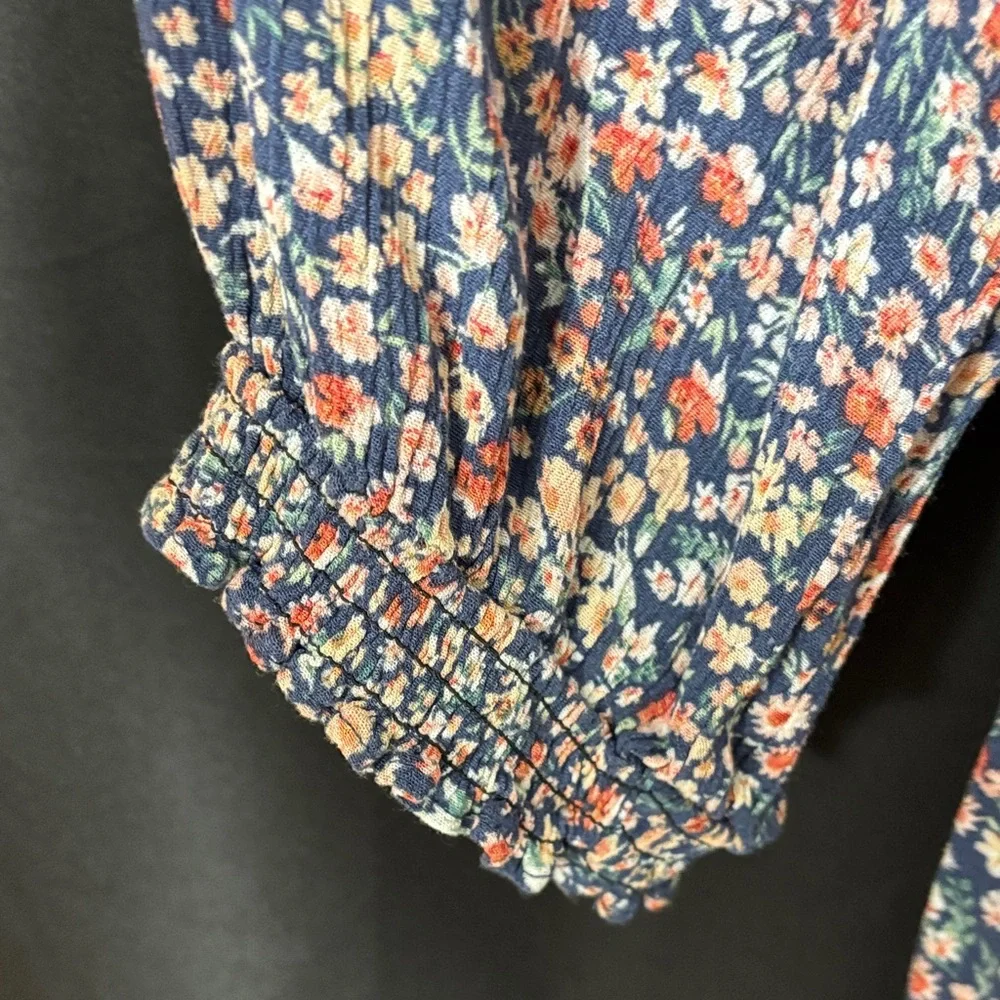 Elegant Floral V-Neck Blouse - Picture 6 of 12